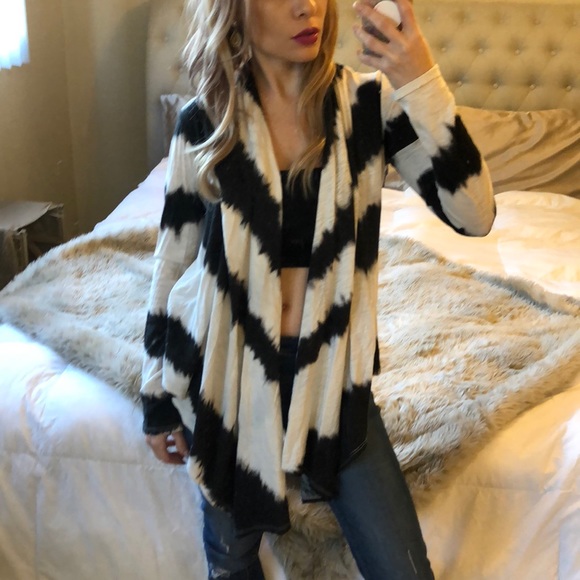 Renee C. Tops - Black & White Tie Dye Swingy Top